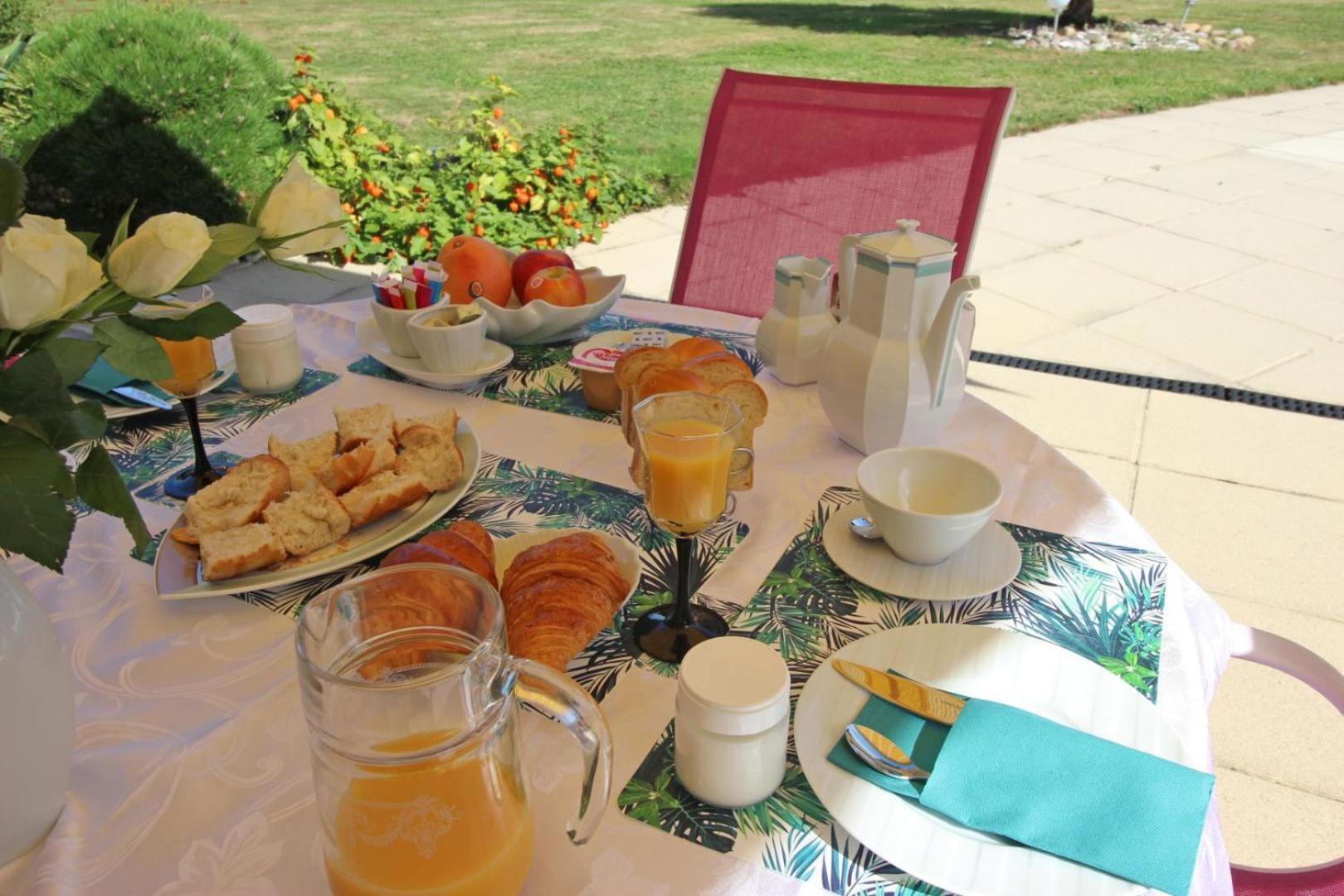Les Carpes A Limoges Bed & Breakfast エクステリア 写真
